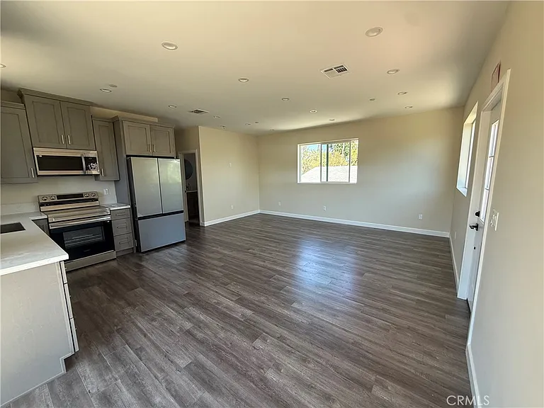 15362 1/2 Valerio St #1/2 — Photo 2