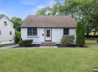 499 Goffle Rd, Wyckoff, NJ 07481