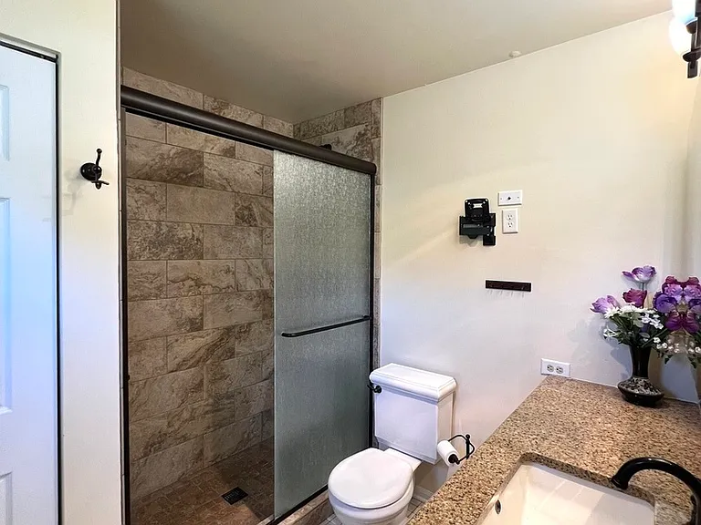 812 Canterbury Ln — Photo 15