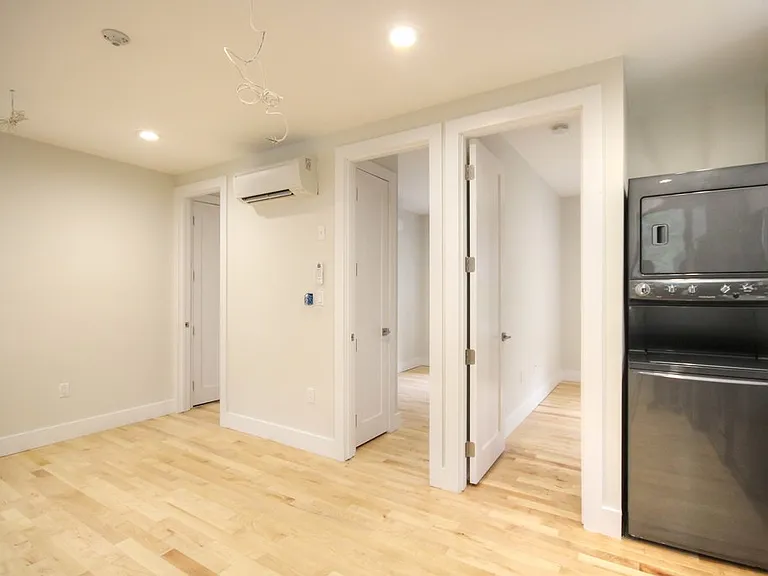 867 Metropolitan Ave #2R — Photo 9