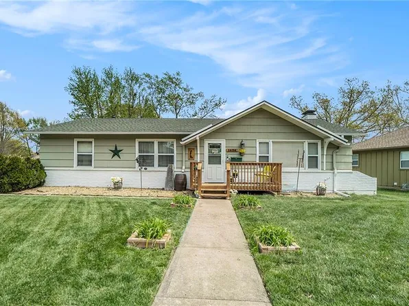 1606 NE 68th Pl, Gladstone, MO 64118