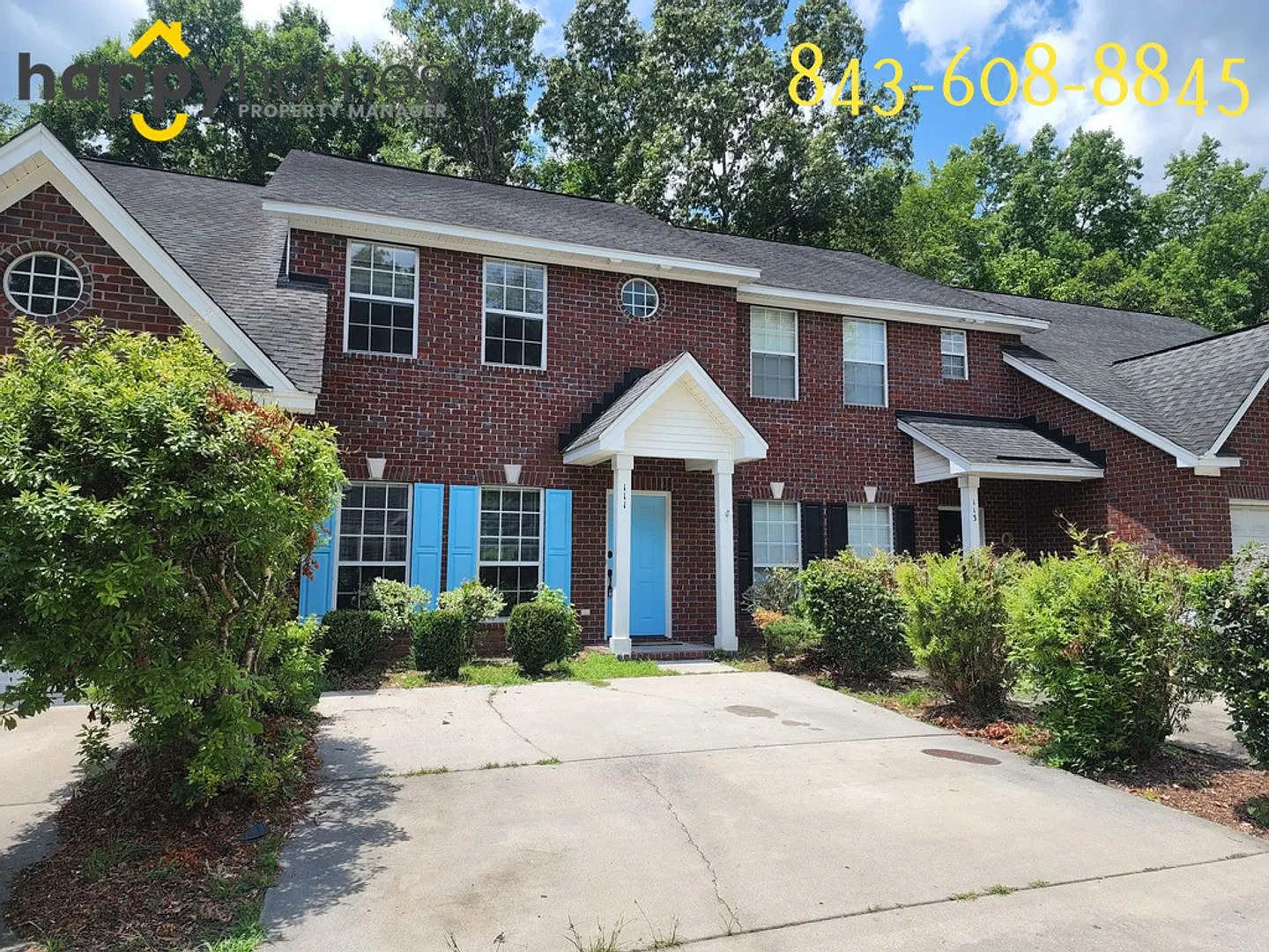 3/2.5 townhome is located on a cul-de-sac within minutes of Oakbrook Shopping in Summerville. — Photo 3