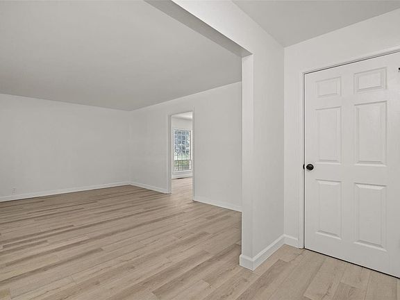 4th image of 3720 Estates Dr