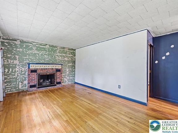3rd image of 400 Coal St
