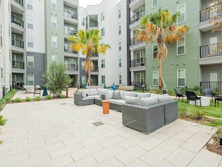 The Accolade Collegiate Village East - Student Housing — Photo 9