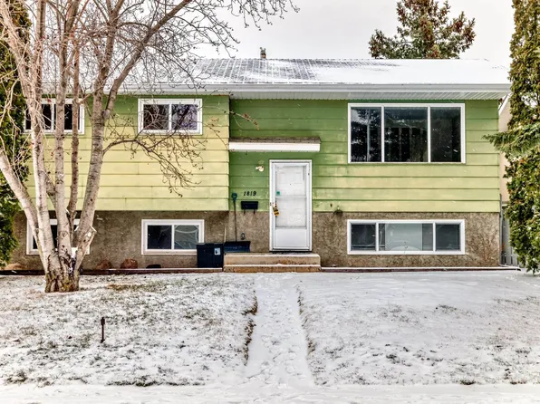 1819 56th St NW, Edmonton, AB T6L 1L6