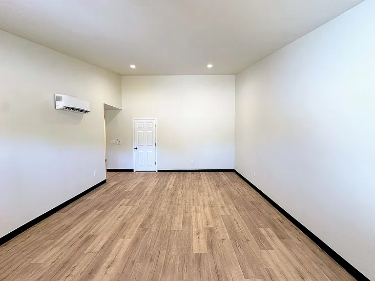 1201-1203 Atrium Ct — Photo 9
