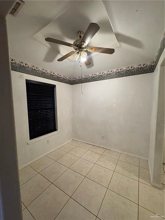 3 bed, 2.0 bath, 934 sqft, $1,200 — Photo 3