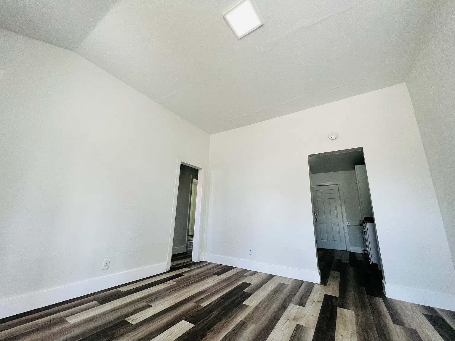 2 bed, 950 sqft, $2,100 — Photo 3