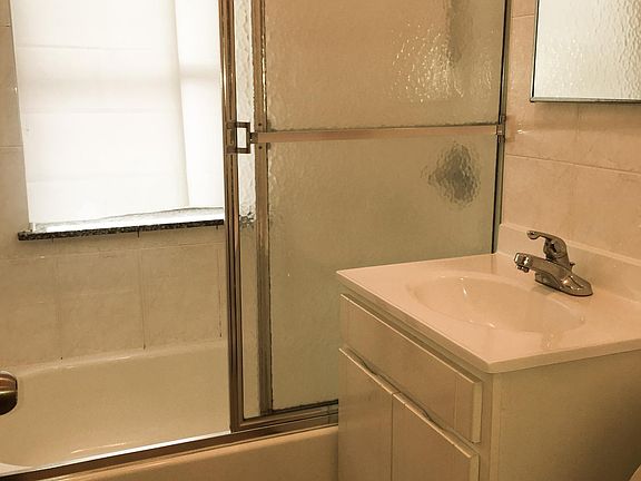 5th image of 3932 Bell Blvd #2F