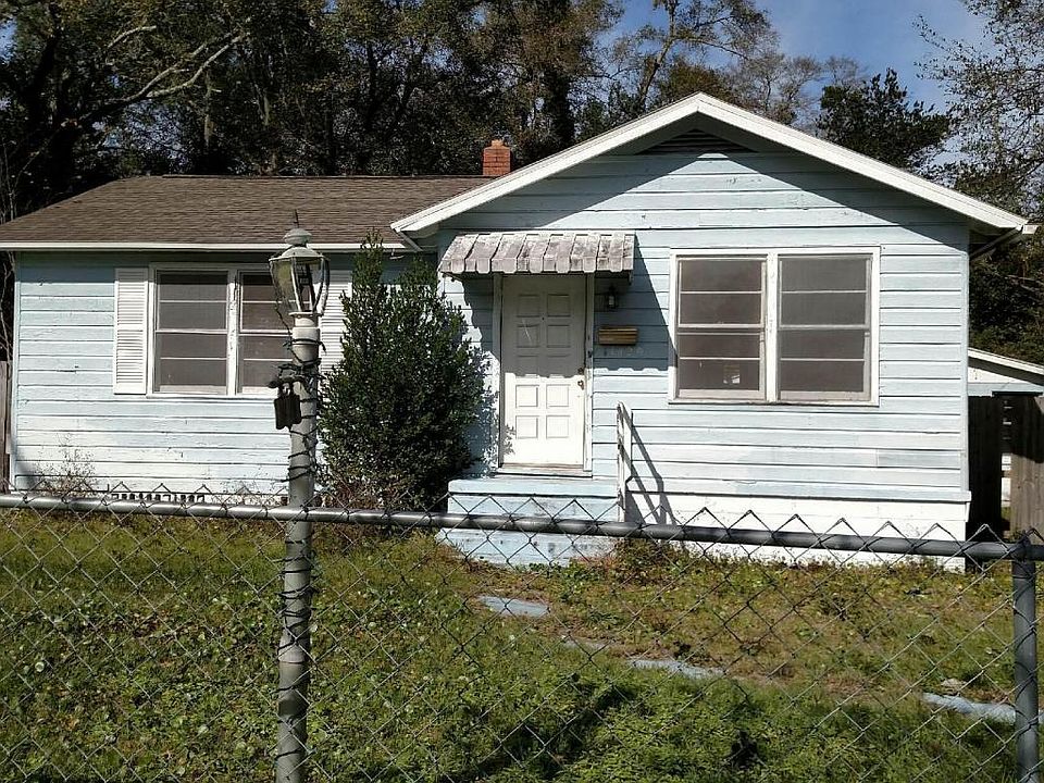 2nd image of 1429 Clyde St