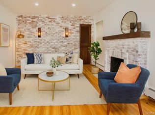 10 Tollgate Ct FLOOR 1, Lynbrook, NY 11563