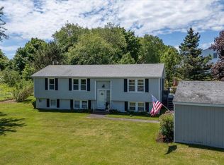 30 Lake View Ter, Rockland, ME 04841