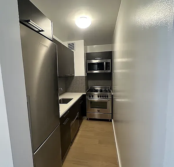 222 E 39th St #23E — Photo 5