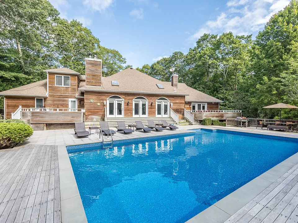 16 Woodedge Cir