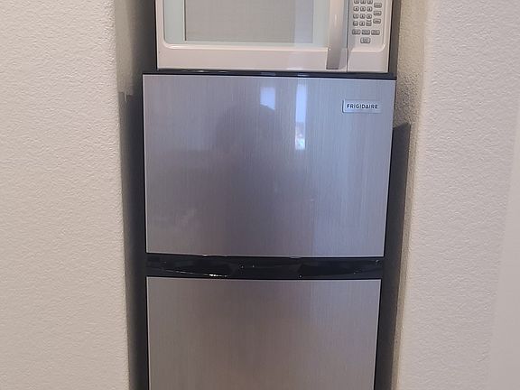 4th image of 536 Mountain Meadows Dr #1