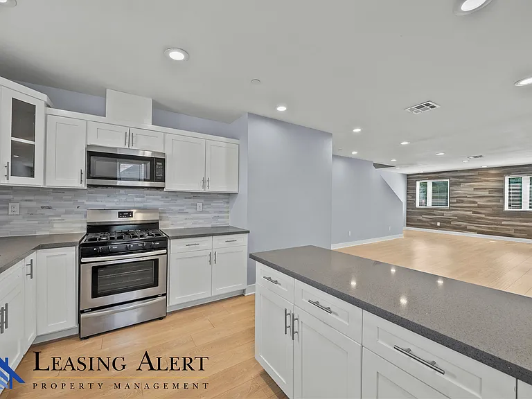 1957 Vista Del Mar St — Photo 11
