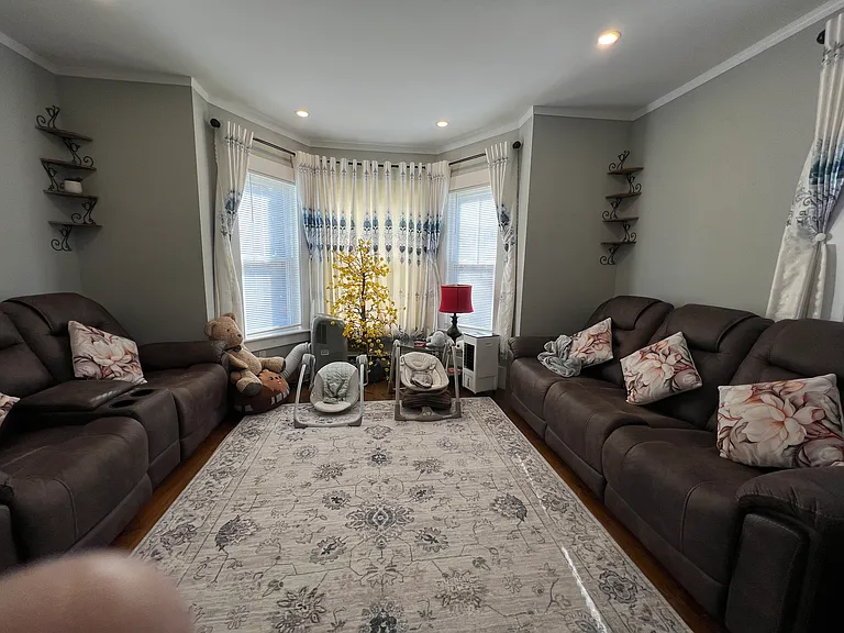 7 Bond St — Photo 9