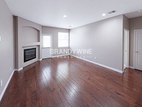 4th image of 1116 Roundhouse Dr