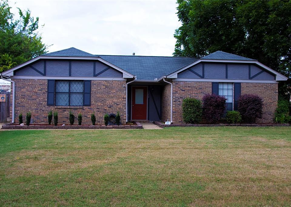 1st image of 3229 Hillcrest Ln
