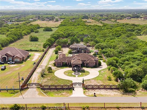 3rd image of 22111 Uresti Rd