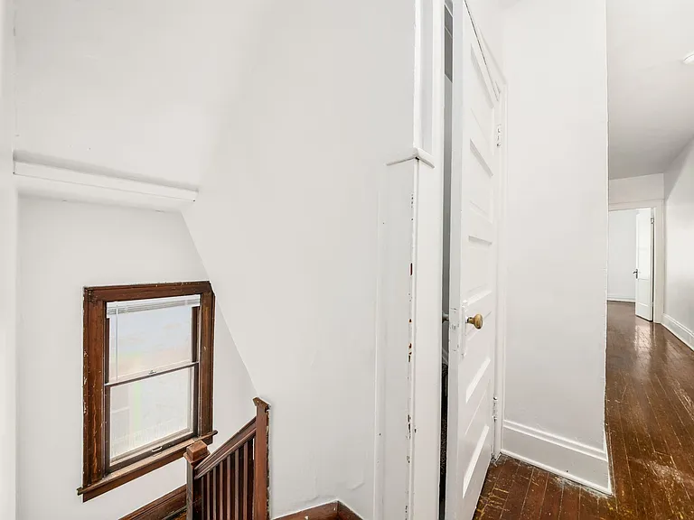 1466 Summit St #MAIN — Photo 14