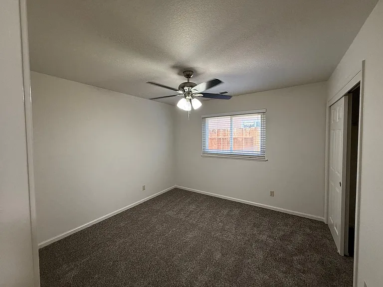 2136 Southgate Dr — Photo 19