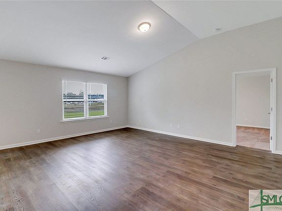 5th image of 104 Lord Effingham Dr