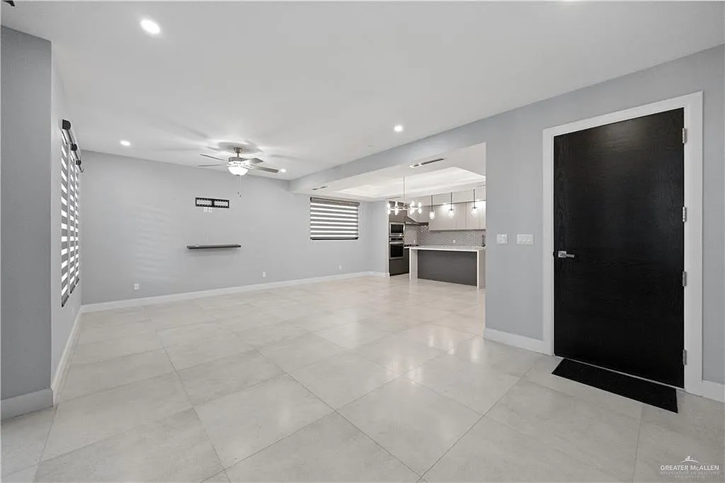 4 bed, 2.5 bath, 2507 sqft, $2,750 — Photo 4
