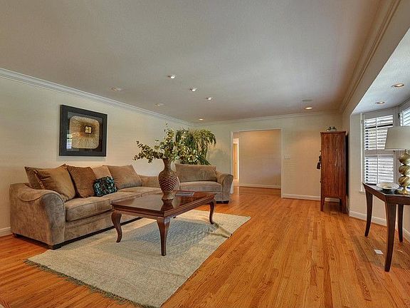 2nd image of 115 Longmeadow Dr