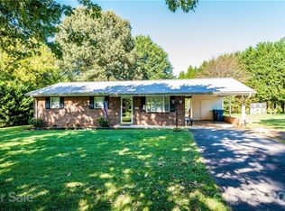 1011 30th St SW, Hickory, NC 28602