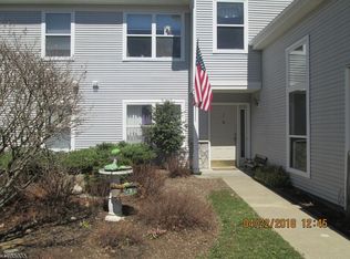2 Eagles Nest Ln, Hamburg, NJ 07419