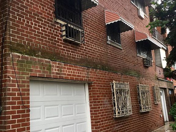 4th image of 1822 Seward Ave