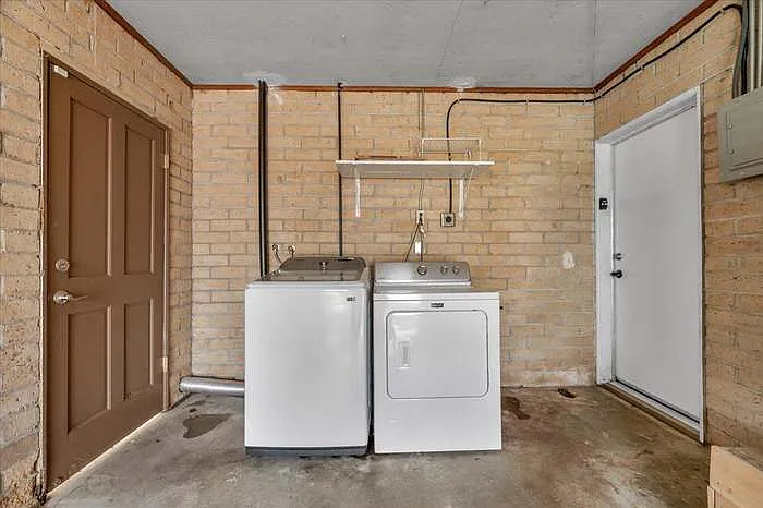 250 Oxford Ave — Photo 10