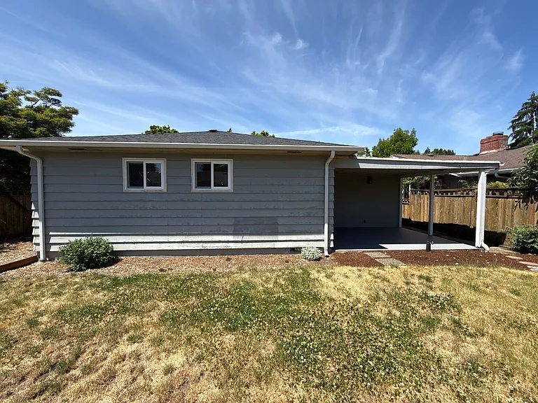 1670 Yew St SE — Photo 32