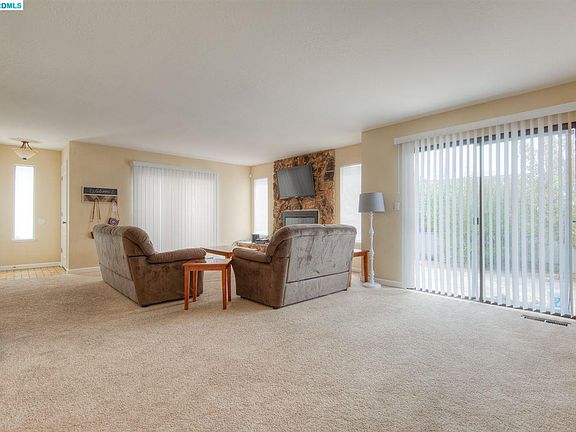 5th image of 941 Lido Cir