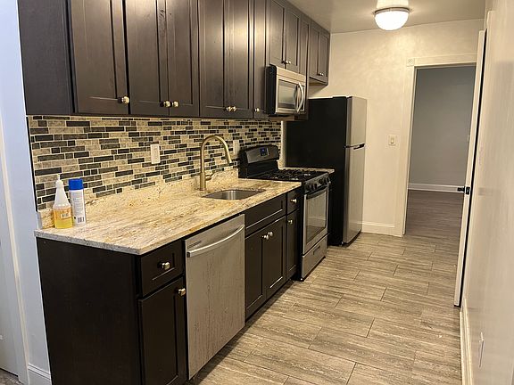 2nd image of 611 A St NE APT 1