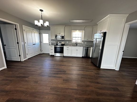 5th image of 24 Henkle Ln