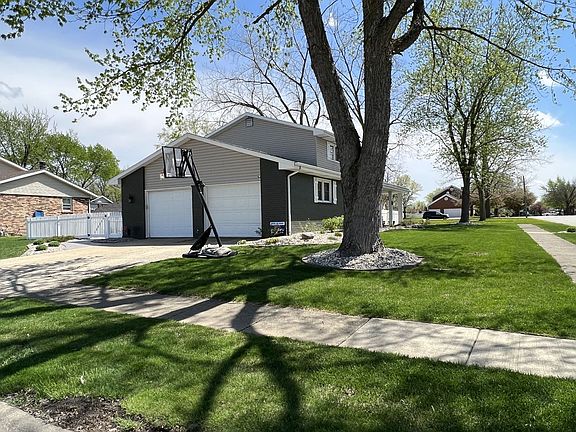 5th image of 390 Fox Trail Dr