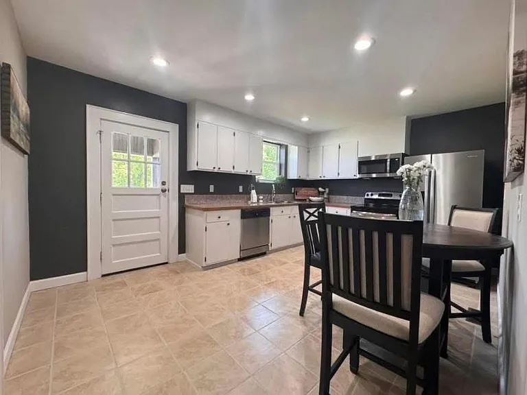 408 Broughton St — Photo 26