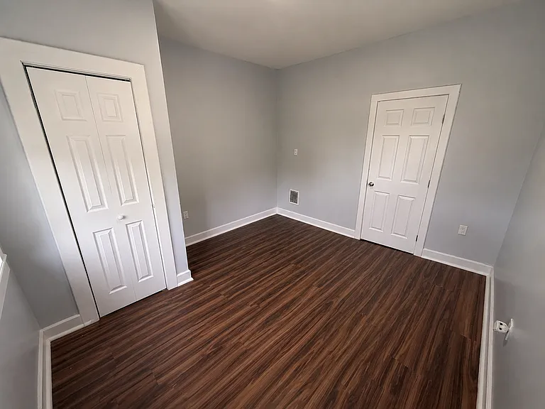112 Hallock Ave #2L — Photo 7
