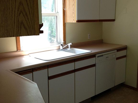 4th image of 318 Owatonna St APT 1