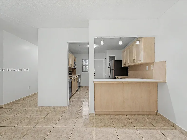 1950 W 54th St #105 — Photo 18