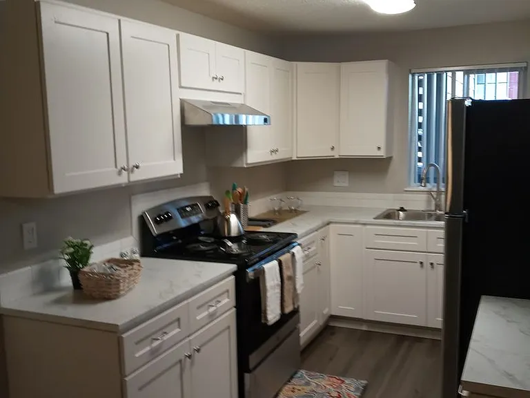 Pointe West Apartments — Photo 17