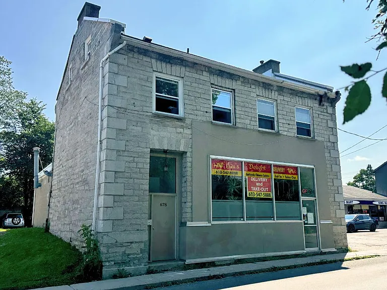 678 King St W #1 — Photo 2