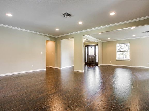 4th image of 2625 Brookview Dr