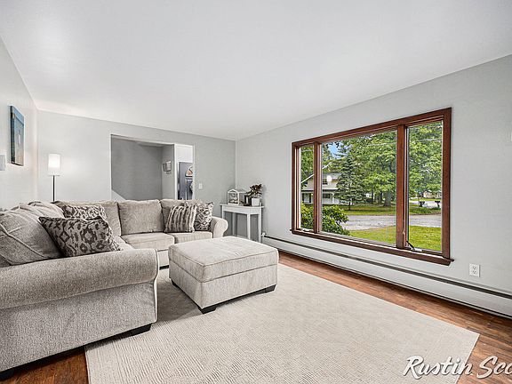 4th image of 310 Brookgate Ct NW