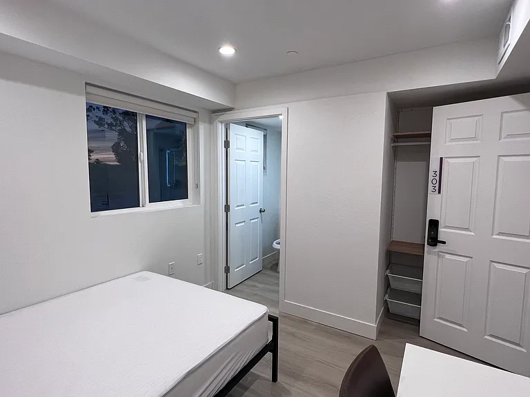 1224 W 37th Pl — Photo 83