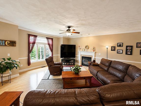 5th image of 1920 W Forestglen Dr