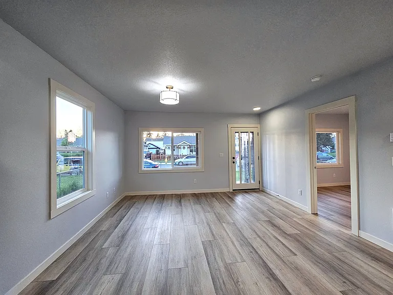 340 17th Ave — Photo 2